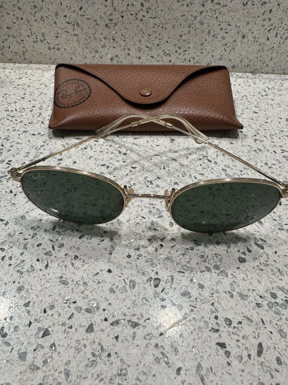 Ray-Ban Round Metal Sunglasses in Polished Arista Gold WITH CASE